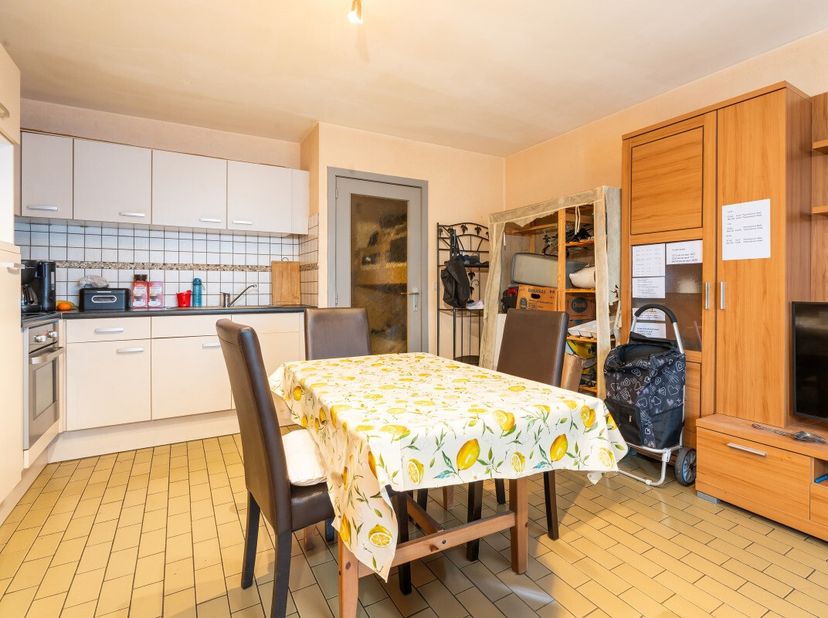 [[ CE BIEN PARTICIPE À LA JOURNÉE MAISONS OUVERTES ERA LE 13/6 DE 9:30 À 10:30 ]] À vendre : appartement fermé et chaleureux au cur de Nieuwpoort, à q