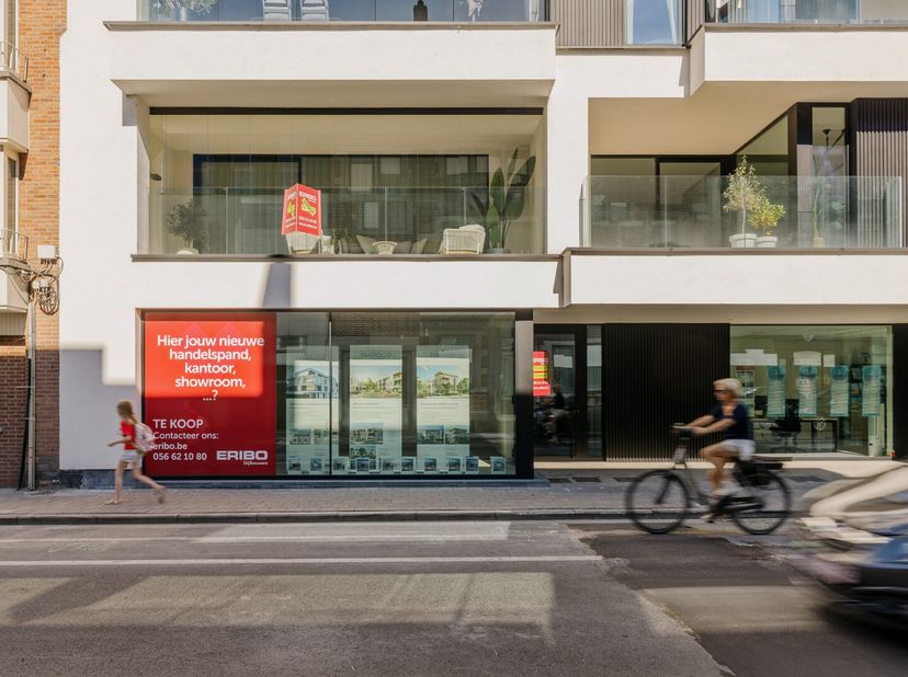Ontdek wat deze locatie te bieden heeft én waarom jij straks staat te trappelen om te verhuizen naar deze handelsruimte:<br />
- handelsruimten te koo