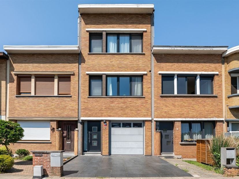 Aangename bel-etage met 3 slaapkamers en tuin!<br />
Op zoek naar een instapklare woning in een rustige, goed bereikbare wijk? Deze verzorgde bel-etag