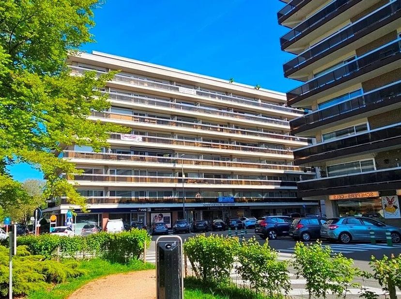 Zeer modern appartement met 2 terrassen gelegen met aan het Sint Katarinaplein. (Meer info op www.immoland.com)<br />
- Volledig gerenoveerd apparteme