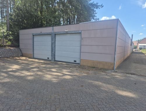                                         Entrepôt sans bureau à louer à Herselt, € 950
