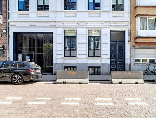                                         Handelspand te huur in Antwerpen, € 4.975
