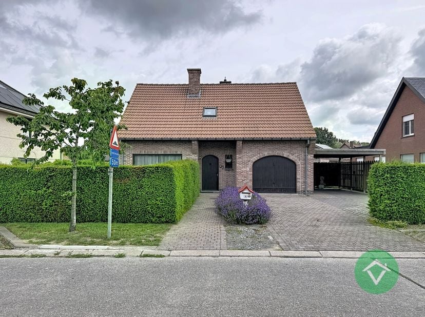 Bent u op zoek naar een verzorgde woning met voldoende ruimte, een praktische indeling en een rustige ligging? Dan is deze charmante gezinswoning in S