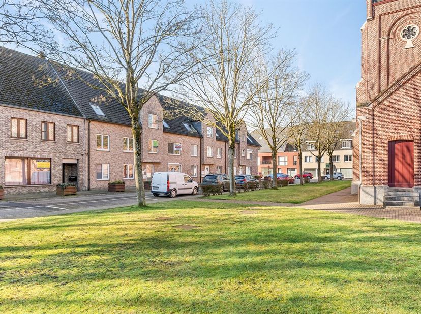 Instapklaar appartement (67 m²) in het centrum van Tessenderlo-Ham.<br />
Welkom in dit verzorgd appartement, centraal gelegen aan het Sint-Jozefsplei
