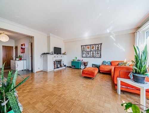                                         Appartement à vendre à Etterbeek, € 349.000
