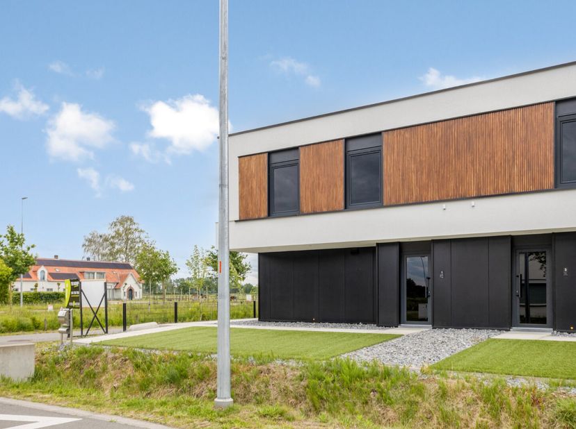 Deze prachtige recente woning gelegen in Balen, geniet van een goede verbinding naar de omliggende gemeenten Ham, Leopoldsburg, Lommel en Mol.<br />
D