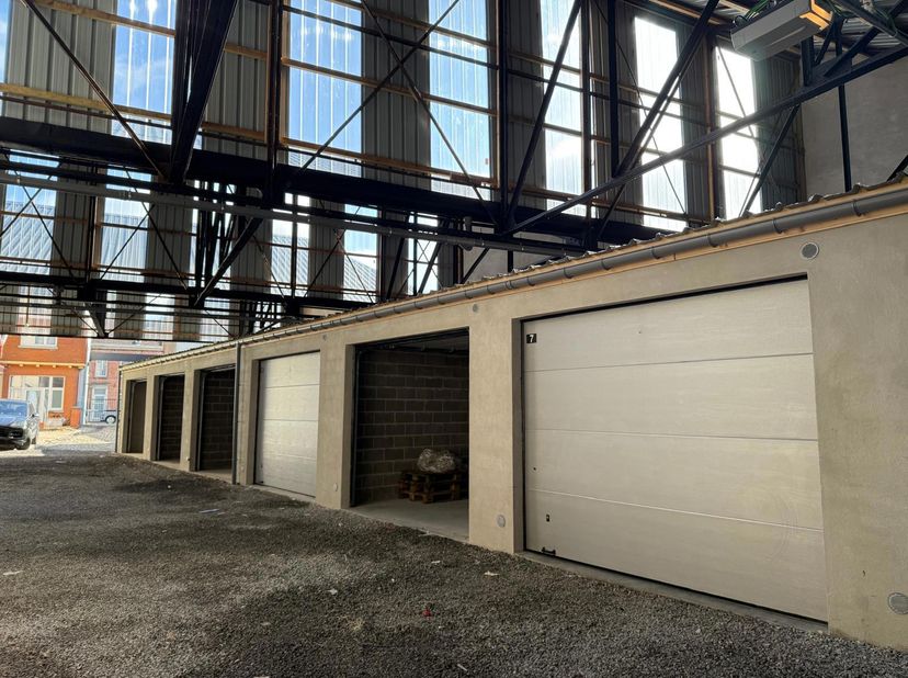 La Louvière - à vendre dans le centre ville et dans le centre de ville un entrepôt (lot n°8) de 45m2 entièrement rénové idéal pour investisseur.<br />