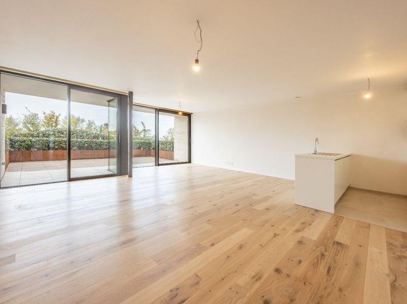 Nieuwbouwappartement met 3 slaapkamers en 2 badkamers te koop vlakbij het centrum van Veurne.<br />
Het appartement bevindt zich op de eerste verdiepi