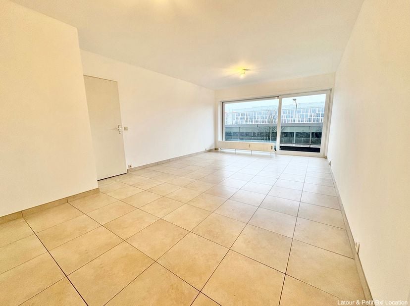EVERE. À proximité immédiate de l'OTAN, du ring et de nombreux commerces. BEL APPARTEMENT (3CH/1 SDD) de 90 m² avec une belle terrasse de 12 m² situé