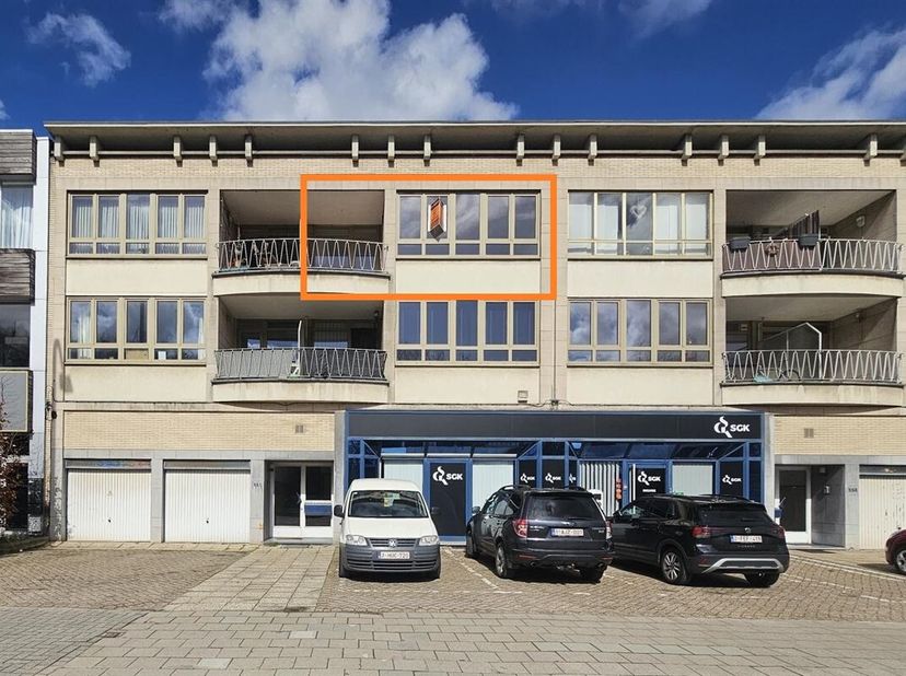 Appartement met 2 slpks en 2 terrassen.<br />
Centraal gelegen nabij openbaar vervoer, winkels, invalswegen, Antwerpen centrum en Wijnegem Shoppingcen