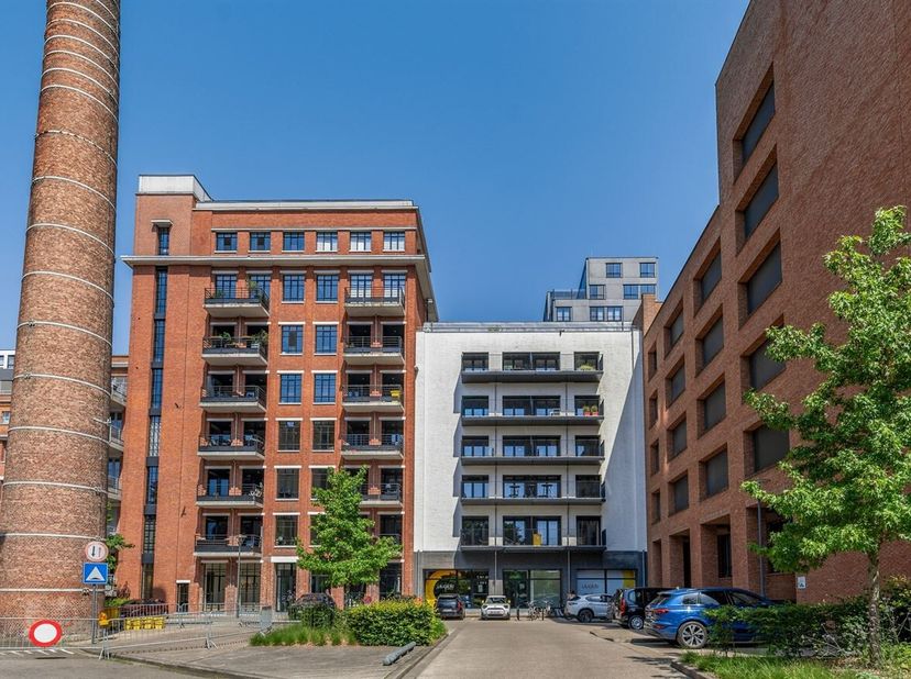 Handelspand met ruim terras in voormalige Anco-pastafabriek<br />
Deze commerciële ruimte bevindt zich op de eerste verdieping van de voormalige Anco-