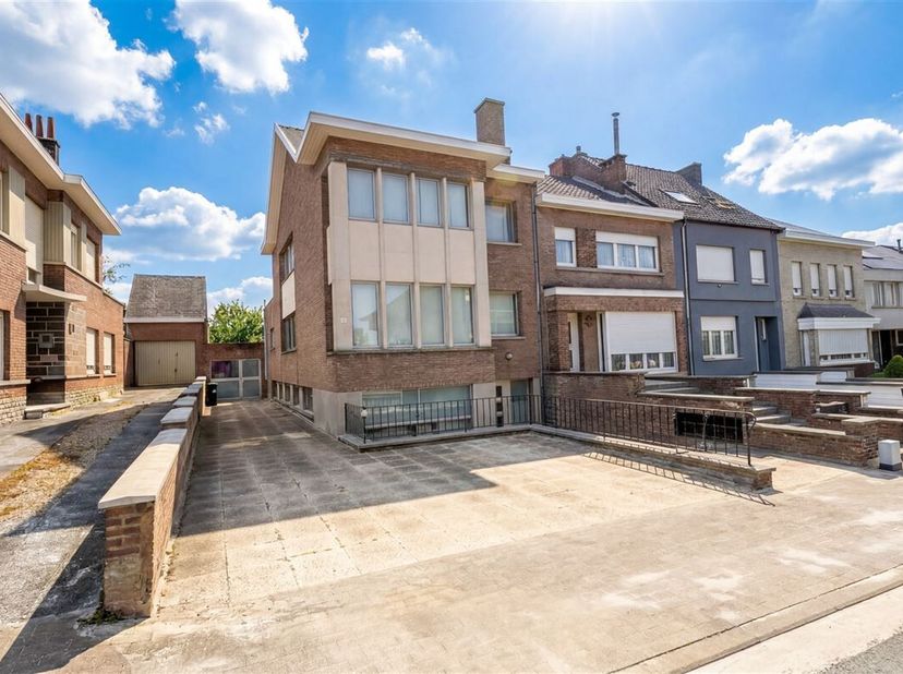 MAISON COMMUNAUTAIRE AVEC 4 APPARTEMENTS DANS UN EMPLACEMENT TRANQUILLE ET PRIMÉ À NINOVE<br />
Logement communautaire, résidence assistée, cohabitati