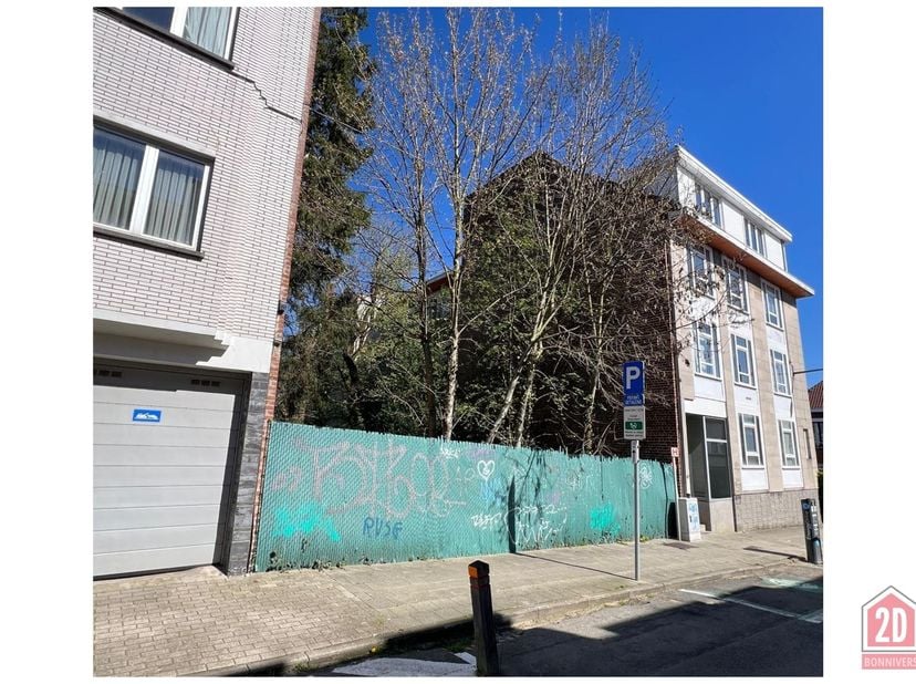 Bonnivers-2D vous présente la vente d'un terrain à bâtir de 3 ares 30 centiares, sis dans un quartier recherché d'Auderghem, idéal pour une constructi