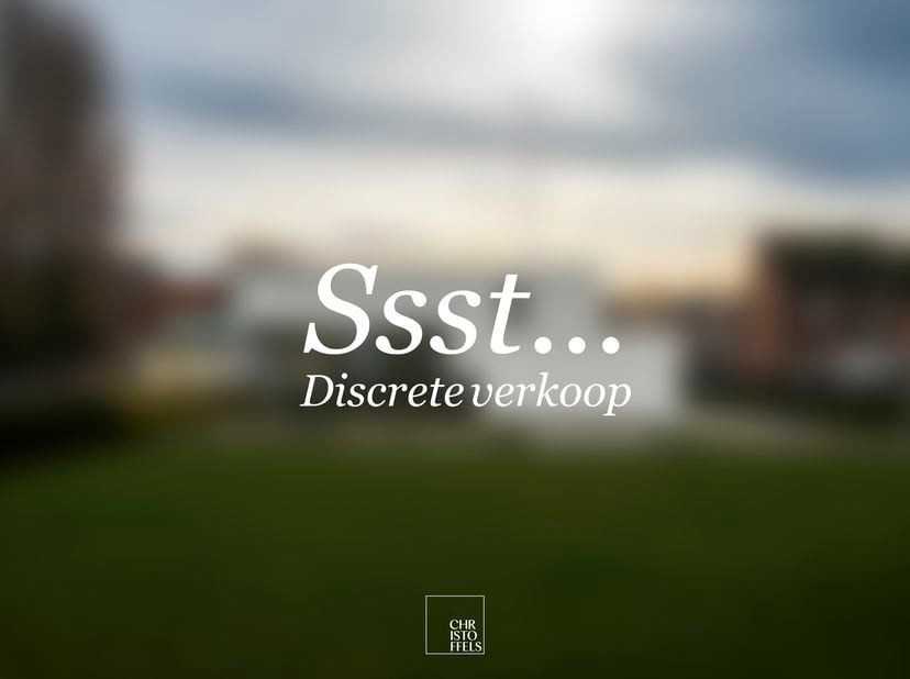 Afwerking &amp;amp; technieken<br />
Het kantoor is luxueus afgewerkt met maatwerkmeubilair en ingebouwde kasten. De vloeren zijn uitgevoerd in parket of