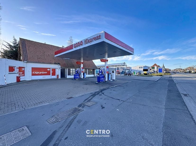 Handelspand, bestaande uit tankstation, carwash en woonst langs belangrijkste invalsweg van Blankenberge!<br />
<br />
Bijzonderheden:<br />
- Grondop