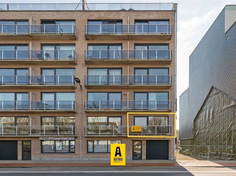 Te koop Appartement met 2 slaapkamers op topligging in Oostende<br />
Op een uitstekende locatie aan de Nieuwpoortsesteenweg 283 in Oostende, recht t