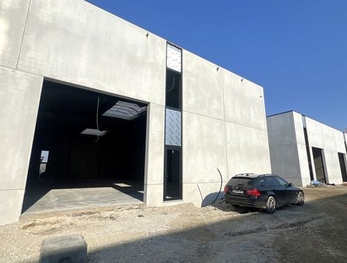                                         Bedrijfsgebouw te huur in Deinze, € 2.155
