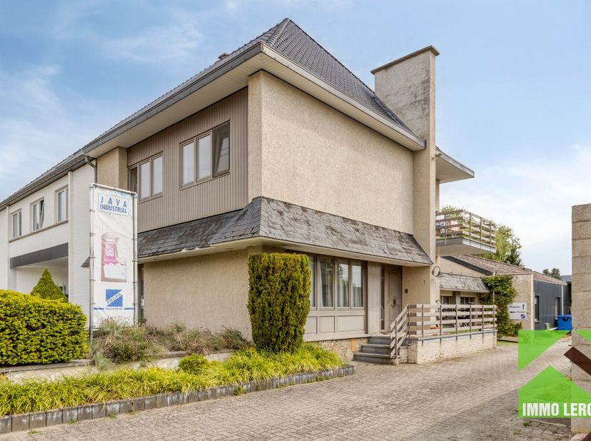 Bekijk deze eigendom rechtstreeks op de site van Immo Leroi: https://www.immo-leroi.be/pand/kopen-woning-tongeren/7643174<br />
<br />
Deze eigendom i