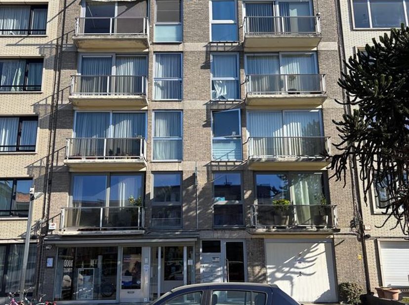 Prachtig gerenoveerd 2 slaapkamer appartement<br />
Volledig gerenoveerd appartement gelegen in de Ter Heydelaan te Deurne, op een gunstige locatie me