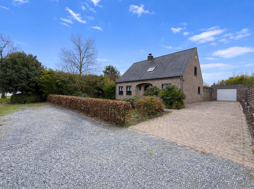 Maison à vendre à Steenweg op Deinze 52,
                    9880 Aalter