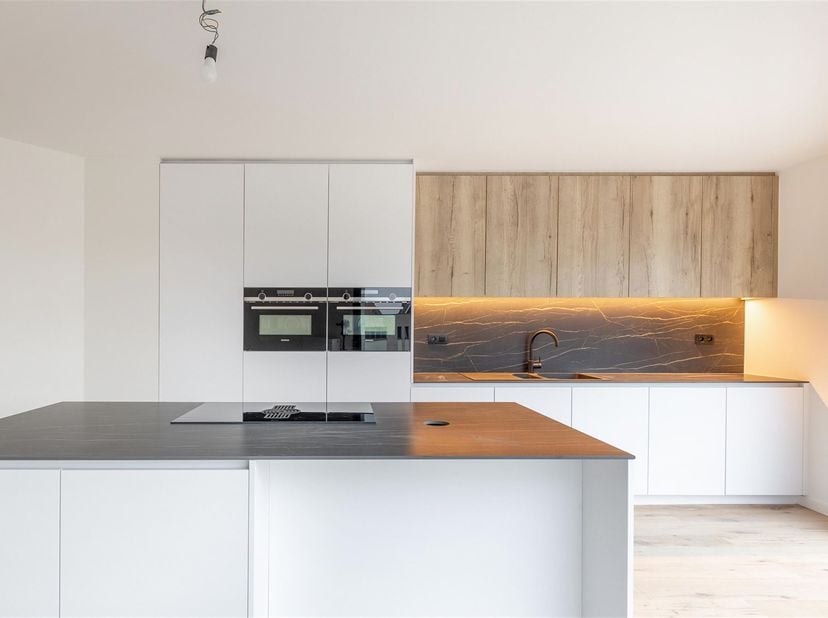 Le long de la Pelgrimlaan à Kuringen se trouve cette petite résidence composée de 4 appartements modernes et d'un bâtiment commercial.<br />
Le bâtim