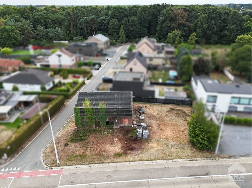 Een uniek renovatieproject met alle ruimte voor eigen ideeën. Voor meer informatie ga naar https://www.era.be/nl/te-koop/kermt/huis/totaalrenovatie-sl