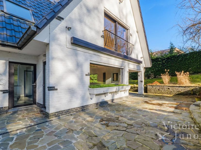 In de prestigieuze wijk Prince d'Orange, prachtige 4-gevel villa met een totaal bruto vloeroppervlak van ca. 300 m² en tuin op het zuiden op een perce