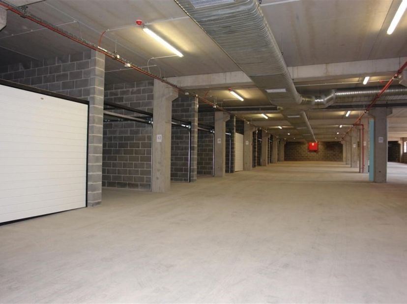 Garage à louer à Rue As Pois 4 / 15,
                    7500 Tournai