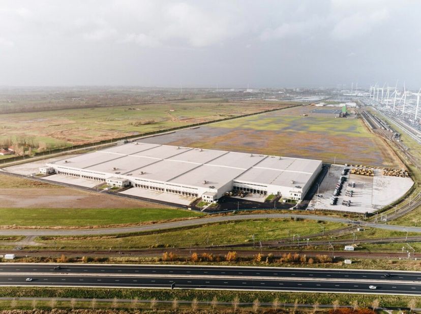 Dit "state of the art" logistiek project is gelegen in de maritieme logistieke zone in de haven van Zeebrugge. Het project bestaat uit ca. 73.000m² ma