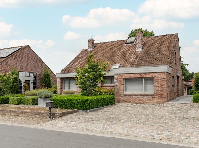NIEUW TE KOOP in KAULILLE: Energiecorrecte (EPC B), goed onderhouden, sfeervolle &amp;amp; lichtrijke 3-4 slaapkamerwoning met vernieuwde leefkeuken, 2 wa