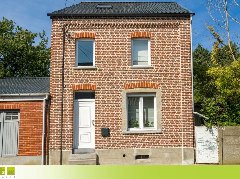 INSTAPKLARE WONING MET EEN GARAGE, 3 SLAAPKAMERS EN CV AARDGAS GELEGEN OP 2A 12CA OP WANDELAFSTAND CENTRUM BORGLOON<br />
TROEVEN:<br />
- gunstig EPC