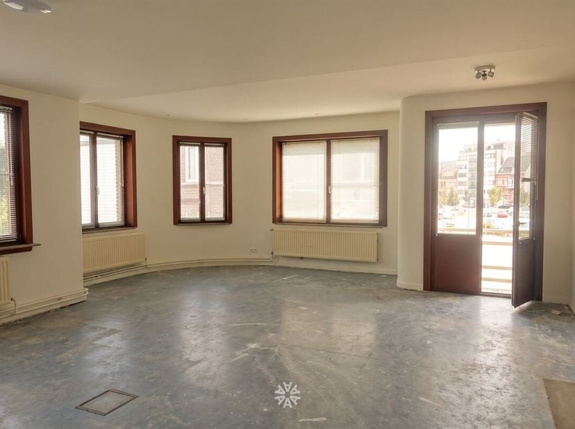 ZELZATE - Stationsstraat - Vous recherchez un appartement spacieux et rénové, bien situé, à louer à Zelzate ? Alors, lisez vite la suite.<br />
Les pr