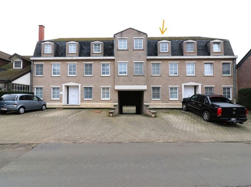 Appartement ensoleillé situé au deuxième étage (sans ascenseur) d'une résidence au calme, à quelques minutes à pied du centre de Scherpenheuvel. Il co