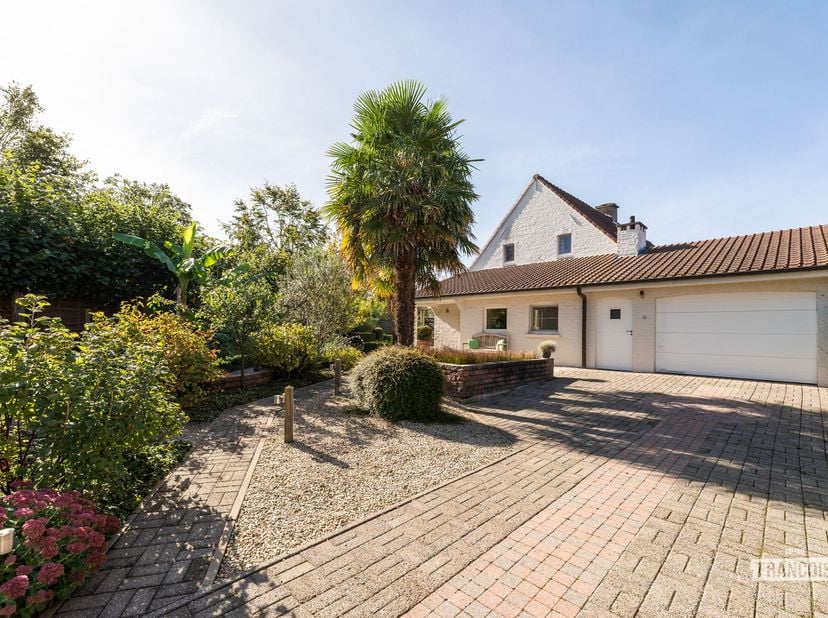 Huis te koop in Kwadestraat 12,
                    8800 Rumbeke