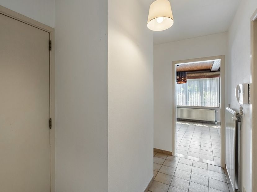 Bent u op zoek naar een ruim appartement op een toplocatie in het centrum van Sint-Truiden? Dan is dit appartement op de eerste verdieping aan de Katt