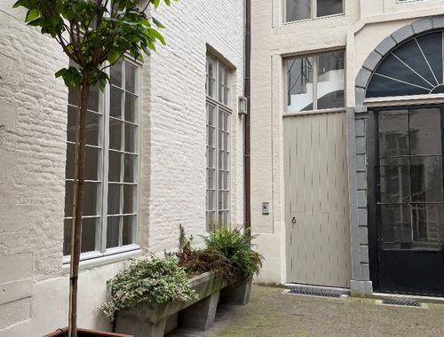                                         Bureaux à louer à Gent, € 2.500
