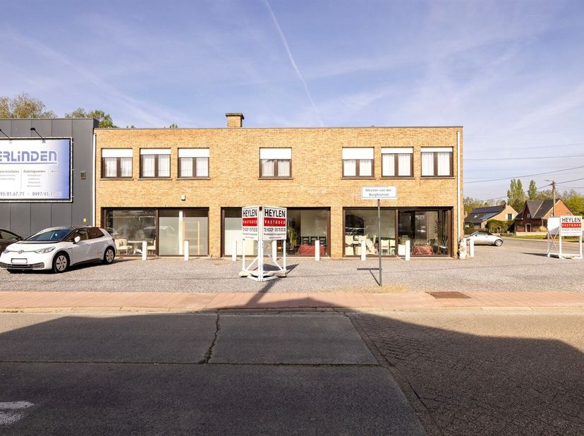 Propriété commerciale avec appartement à l'étage avec 3 chambres à coucher près du centre de Beerzel, Putte et Grasheide !  <br />
Cette propriété com