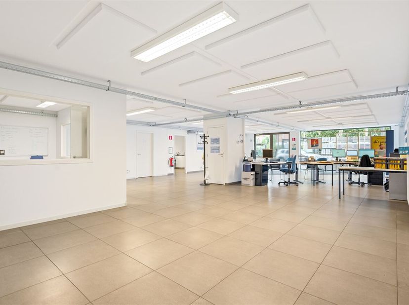 Bien professionnel à vendre
                    à 2640 Mortsel
