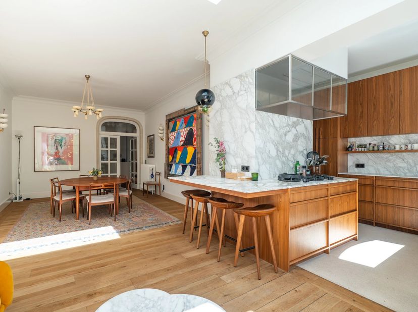 À deux pas de la Place Brugmann, dans lun des quartiers les plus recherchés de Bruxelles, Victoire Junot vous présente cette magnifique maison de vill