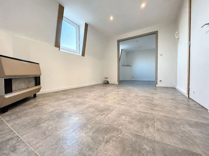Appartement te huur in rue de namur 39 bus 4,
                    7700 Moeskroen
