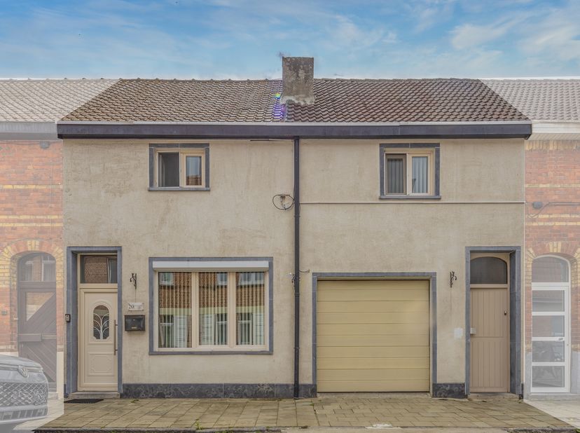 Wie zoekt naar een woning met ruimte, flexibiliteit en tal van mogelijkheden? Dan is deze unieke eigendom in Wondelgem zeker een bezoek waard.<br />
M
