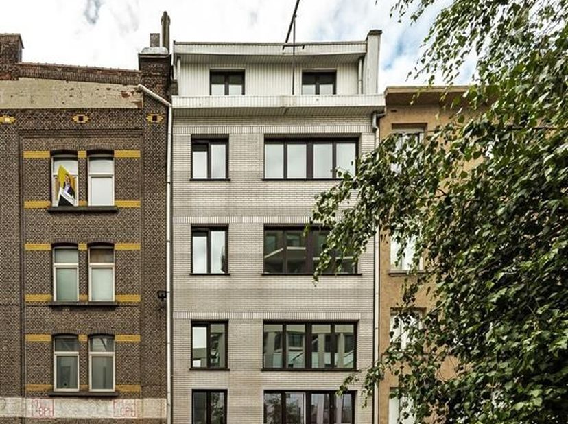 Luxueus gerenoveerde studio met aparte slaaphoek, op topligging op het eilandje.<br />
Volledig geschilderd en instapklaar! Onmiddellijk beschikbaar.<