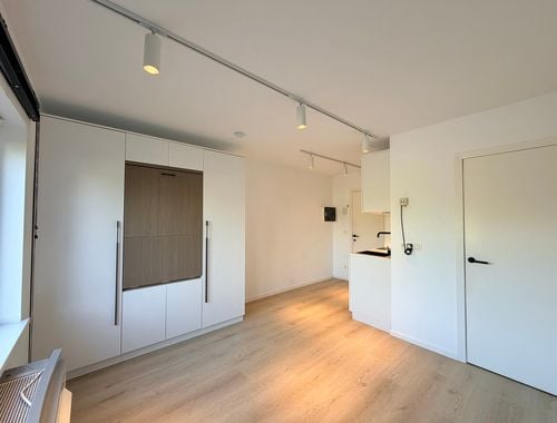                                         Studio à louer à Kortrijk, € 500
