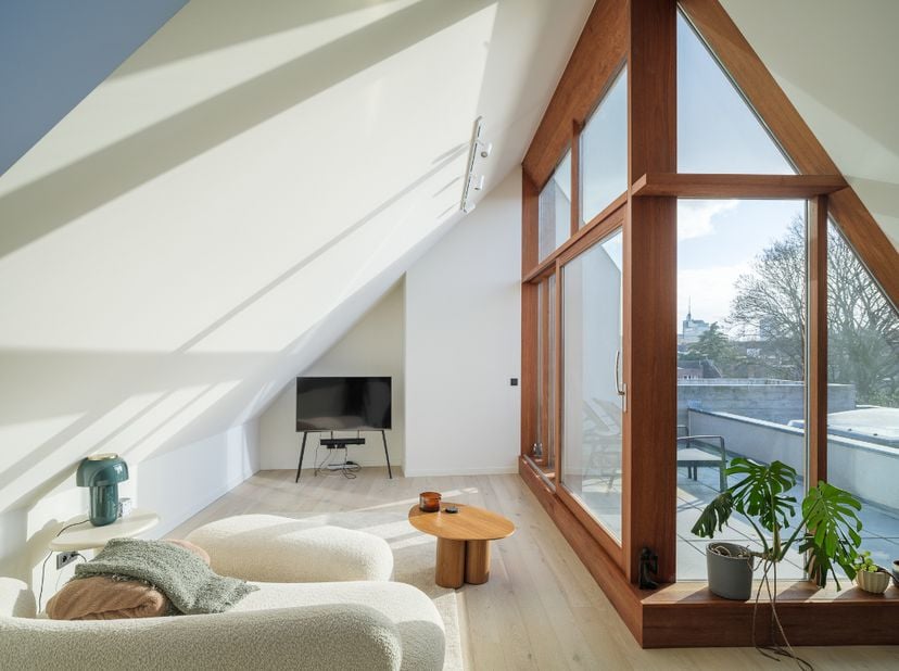 Architecturaal 3-­slaapkamerappartement met twee terrassen in het centrum van Gent.<br />
<br />
Een discrete maar uitzonderlijke realisatie naar ontw