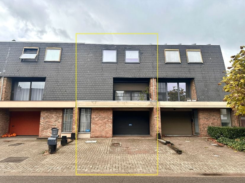 IN OPTIE! In het hart van Berbroek bevindt zich deze verrassend ruime woning met een doordachte indeling en tal van mogelijkheden.<br />
Op het gelijk