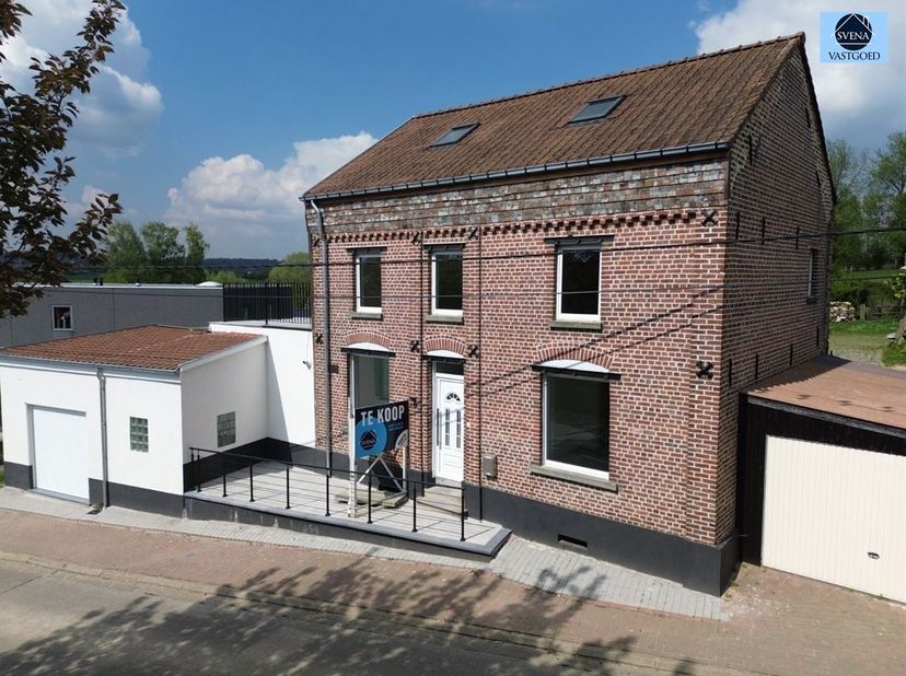 !!!VERKOCHT!!!<br />
ZEER RUIME WONING MET 4 SLAAPKAMERS EN 2 GARAGES<br />
Richtprijs : 349.500 euro<br />
<br />
Deze volledig gerenoveerde woni