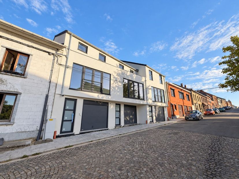 Maison à vendre à ,
                    6010 Couillet