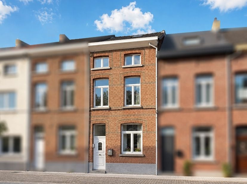 1ste bezoekdag donderdag 3 september! Inschrijven kan via www.nobels.be onder referentienummer 4420276.<br />
<br />
Statige woning met VIER SLAAPKAME