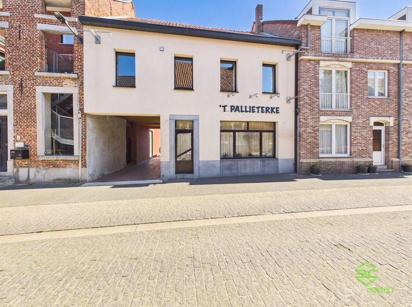 + Als u op onze eigen website (www.empresaconsult.be) naar dit pand doorklikt, vindt u een volledige 360° impressie! +<br />
In het centrum van Herk-d