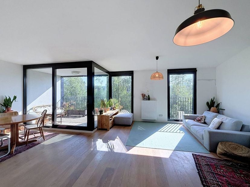 Dit comfortabele appartement in de Nadine Crappéstraat bevindt zich in een recente en moderne wijk in Malem. Het gebouw dateert van 2010, waardoor het